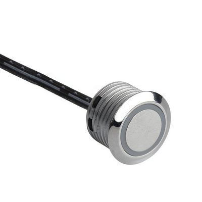 El sensor táctil del armario con receso es el interruptor de atenuación para luz LED