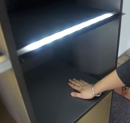 Interruptor de sensor táctil de montaje en recubrimiento de 60W para iluminación de muebles Marrón S1015