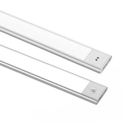 longitud del cable 1500 mm panel de luz debajo del gabinete con sensor de movimiento PIR y alimentado por fuente enchufable
